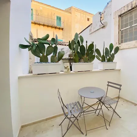 Casa Indipendente Con Terrazzo Nel Centro Storico Di Noto