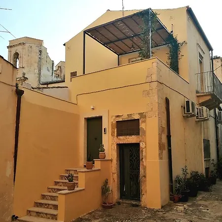 Casa Indipendente Con Terrazzo Nel Centro Storico Di