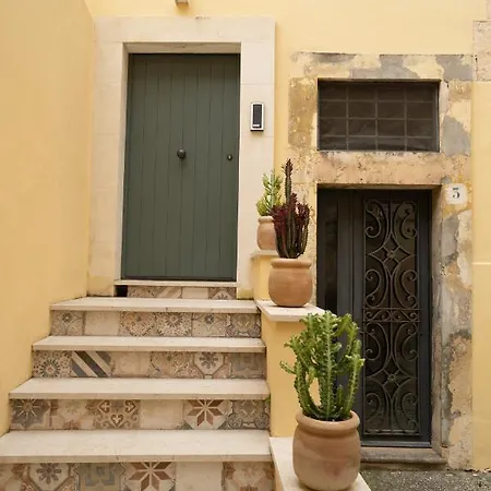 Casa Indipendente Con Terrazzo Nel Centro Storico Di