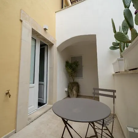 Casa Indipendente Con Terrazzo Nel Centro Storico Di